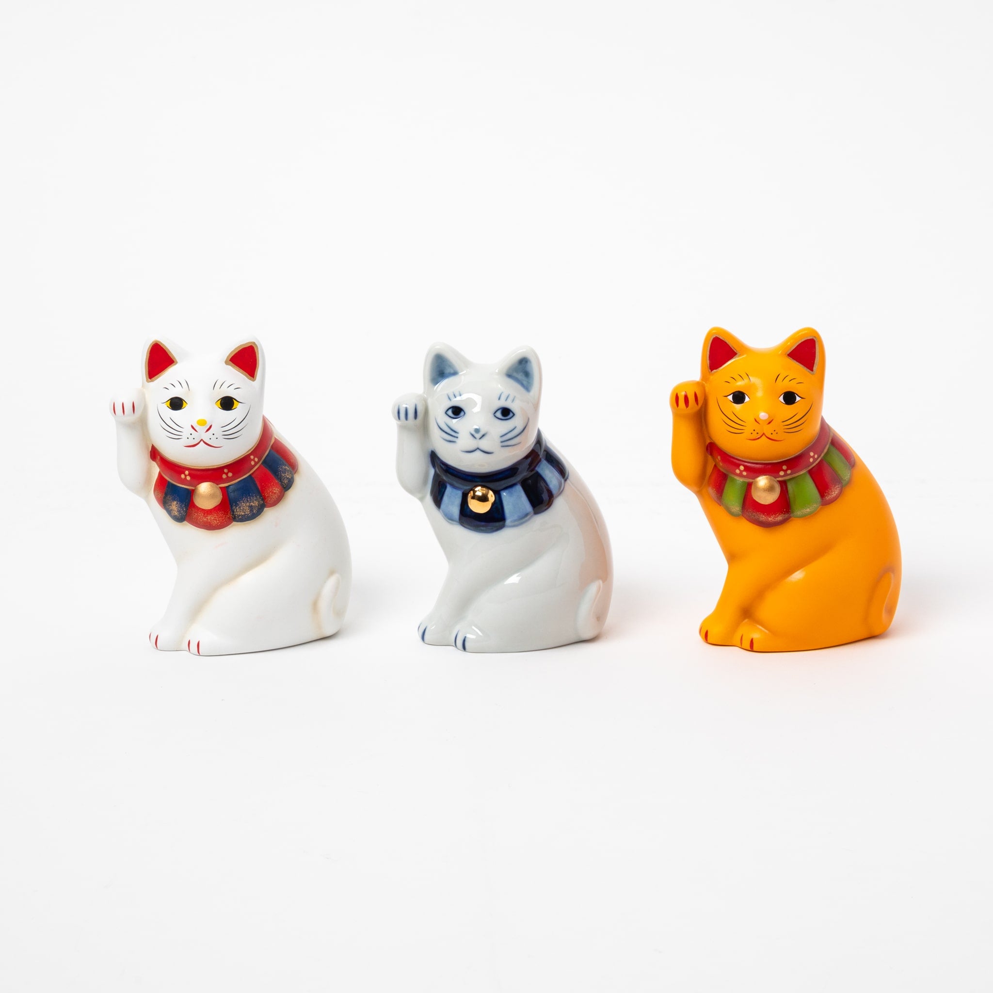 Seto White Yokosuwari Maneki Neko