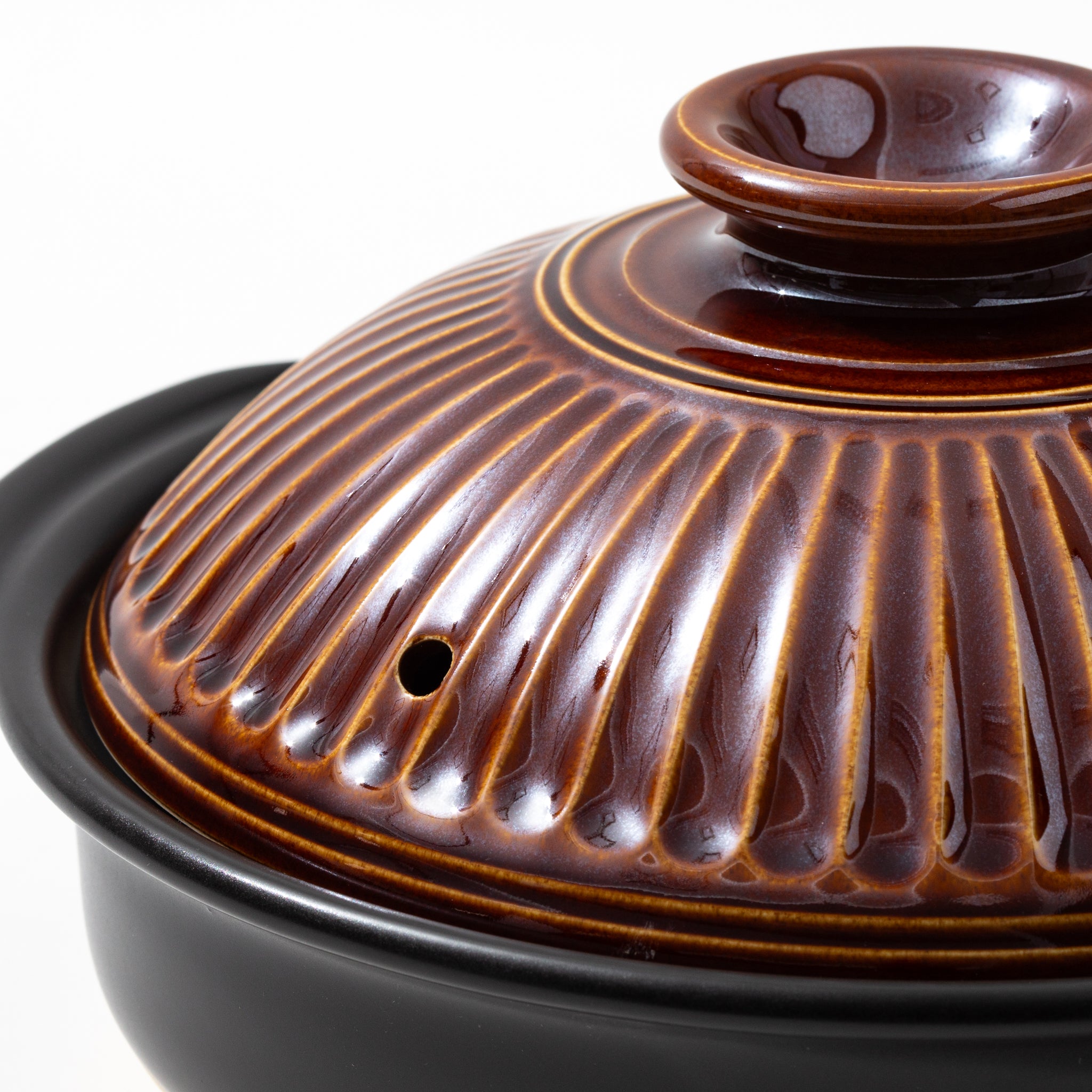 GINPO Chrysanthemum Ame Glaze Donabe Clay Pot (2-3 People)