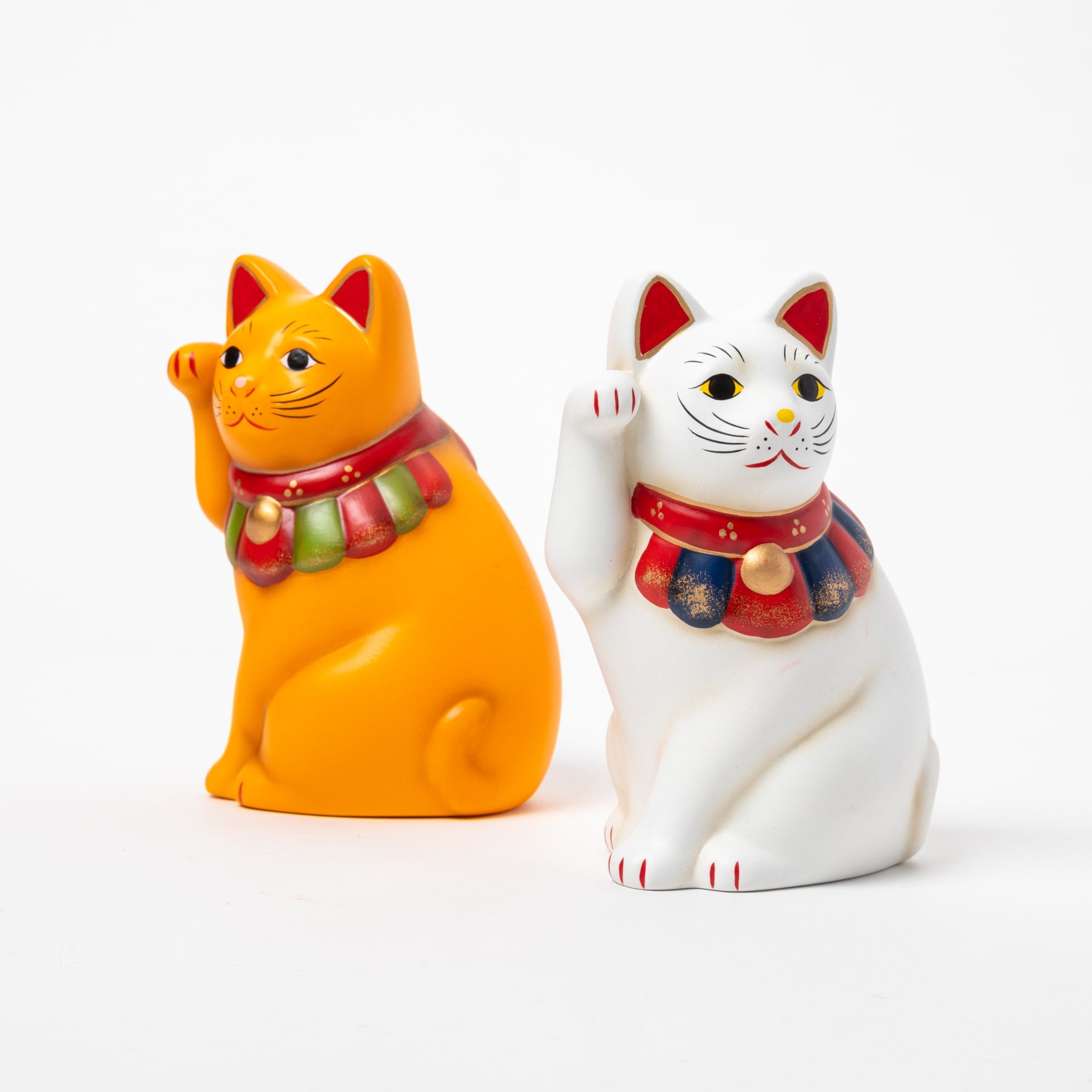 Seto White Yokosuwari Maneki Neko