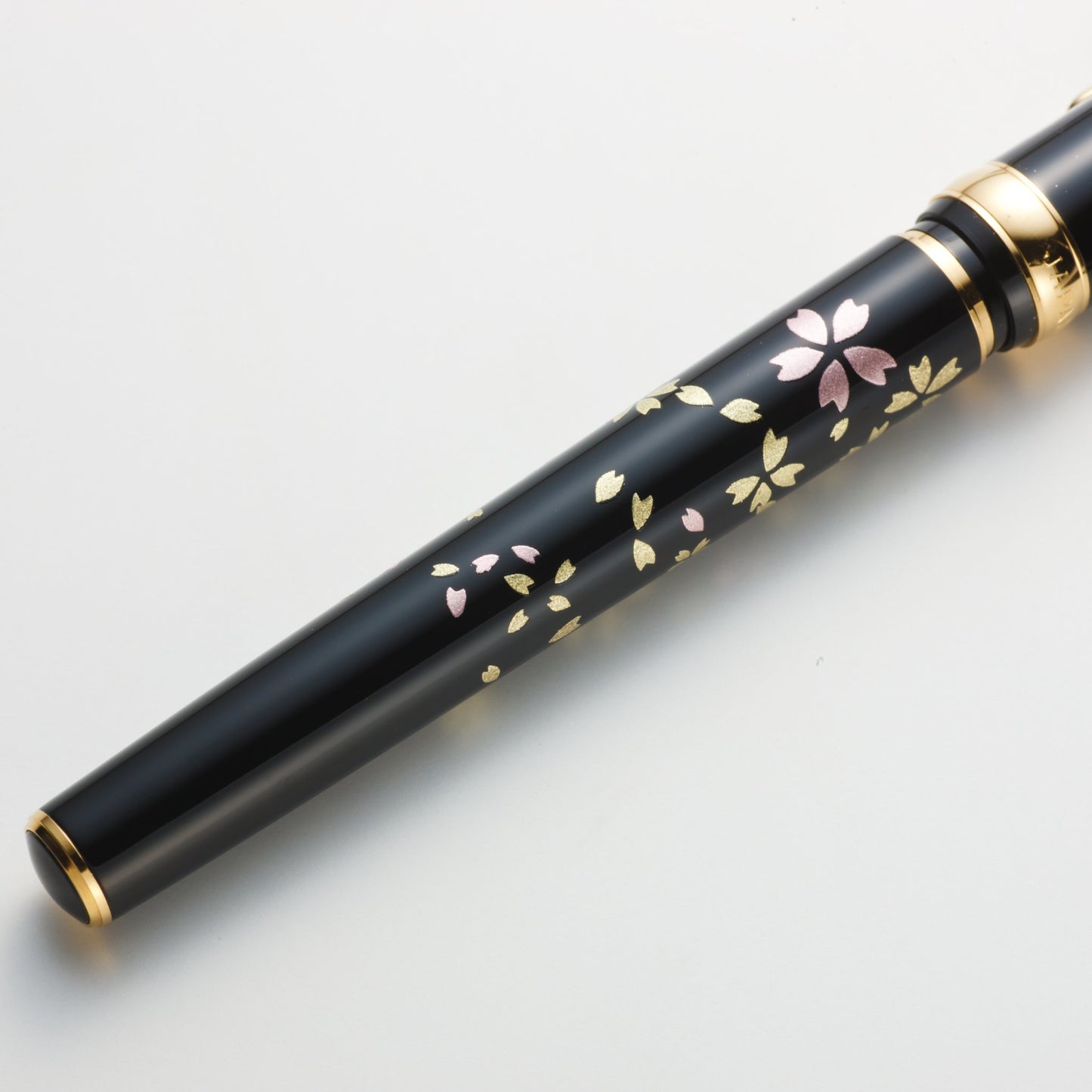 Close up shot of Kanazawa Gold Foil Fountain Pen Sakura Fubuki