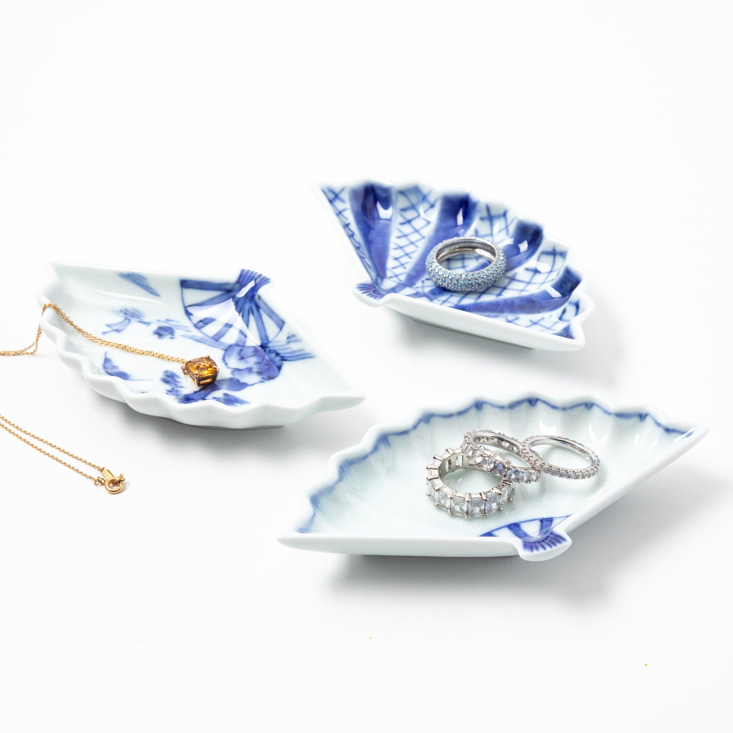 Keizan Kiln Arita Sansui Fan-Shaped Sauce Dish