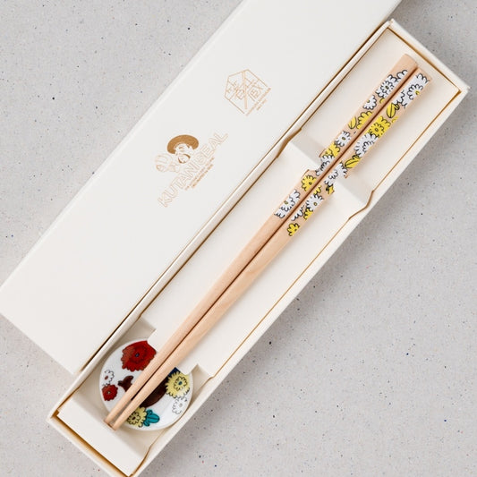 KUTANI SEAL Floral Chopsticks with Chopstick Rest (Chrysanthemum / Kiku)